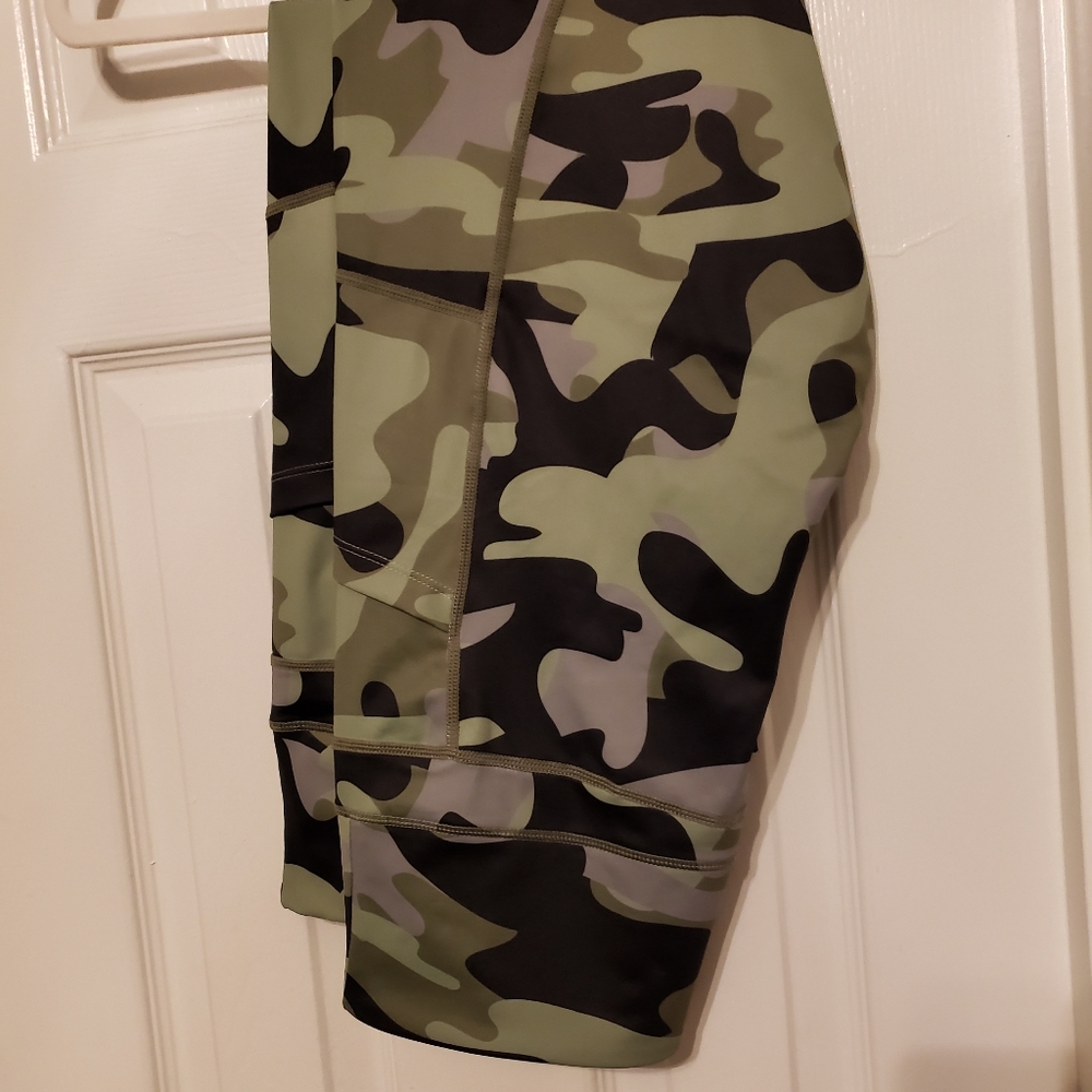 Green camo pocket light n tight